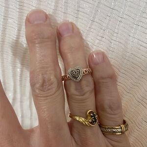 DO NOT BUY. Trade for @nellbelly only. 10k Rose Gold and Diamond Heart Ring
